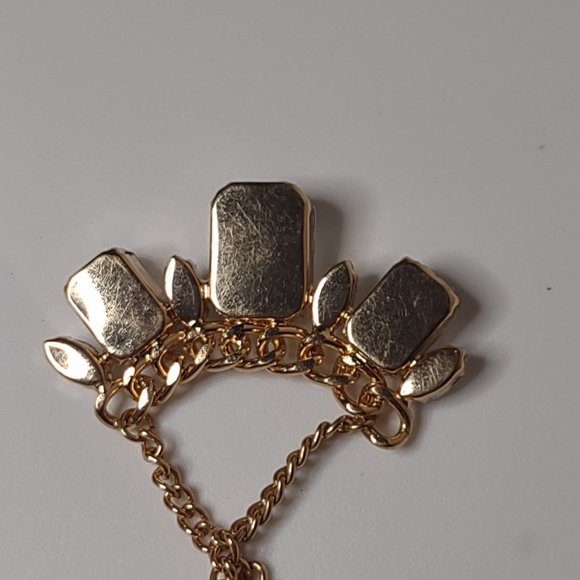 Very Pretty Gold Tone Metal And Clear Plastic Earrings - Picture 15 of 16